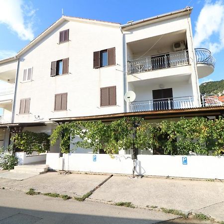 Apartments Vladan With Terrace Baska  Bagian luar foto