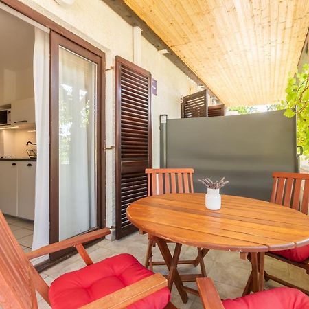 Apartments Vladan With Terrace Baska  Bagian luar foto