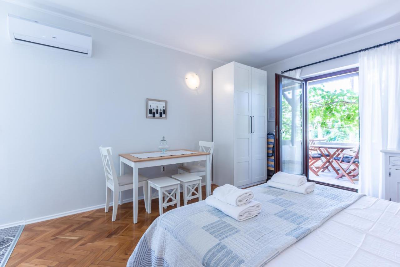 Apartments Vladan With Terrace Baska  Bagian luar foto
