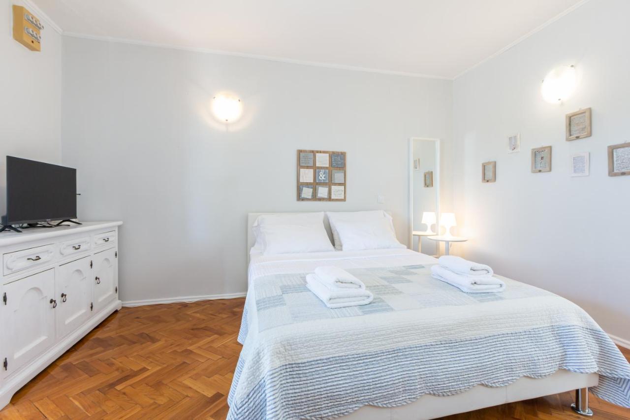Apartments Vladan With Terrace Baska  Bagian luar foto