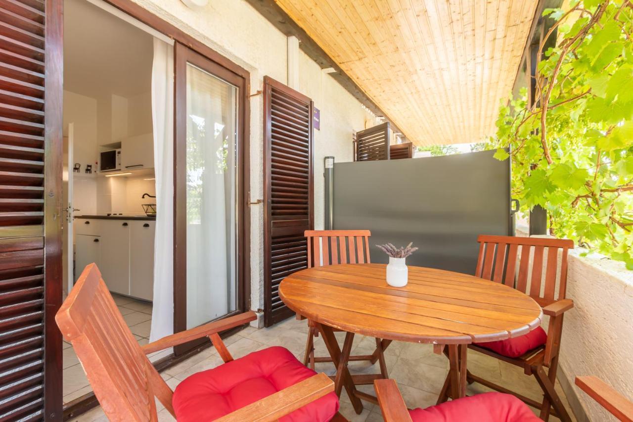 Apartments Vladan With Terrace Baska  Bagian luar foto