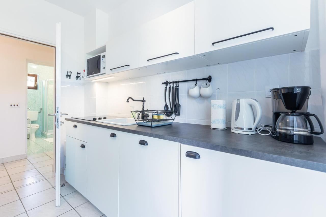 Apartments Vladan With Terrace Baska  Bagian luar foto