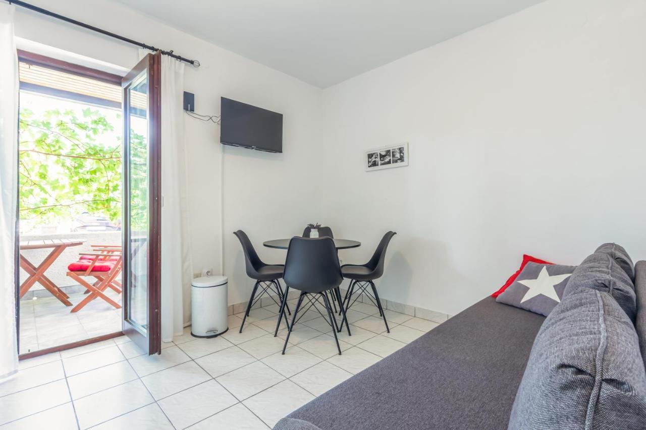 Apartments Vladan With Terrace Baska  Bagian luar foto